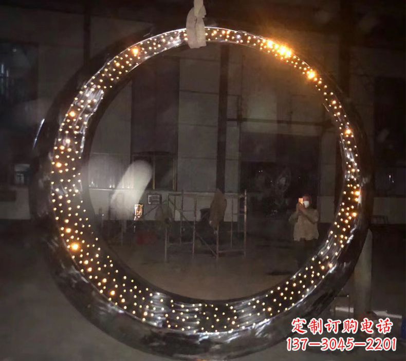 重庆璀璨夜空,不锈钢发光月亮雕塑