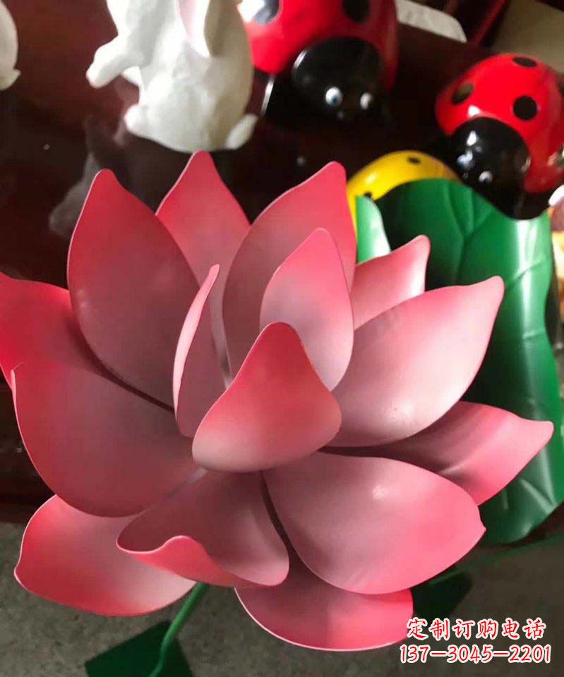 重庆不锈钢荷花雕塑古典之美永恒不变