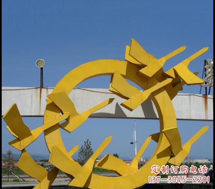 重庆不锈钢大雁雕塑点缀公园美景