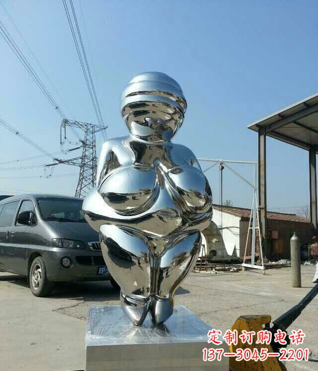 重庆女性之美不锈钢公园的女人雕塑