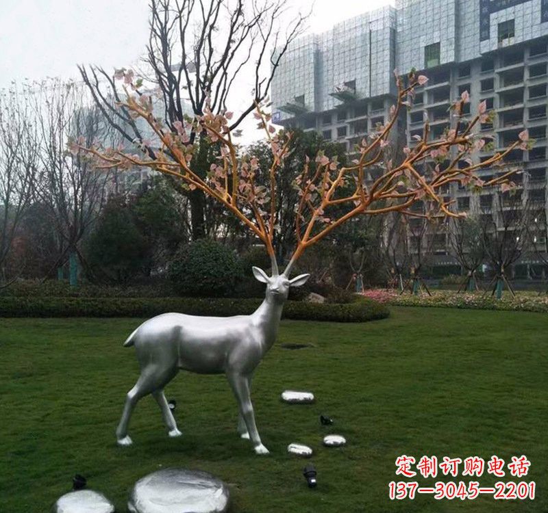 重庆不锈钢公园的梅花鹿雕塑