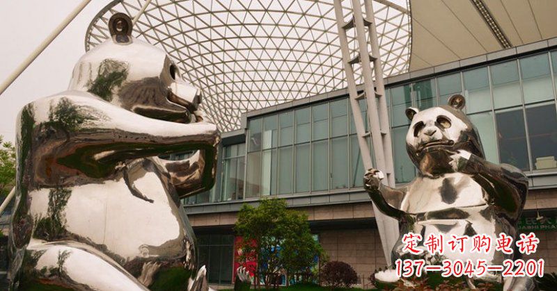 重庆不锈钢公园动物镜面熊猫雕塑