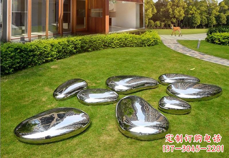 重庆不锈钢公园的鹅卵石雕塑