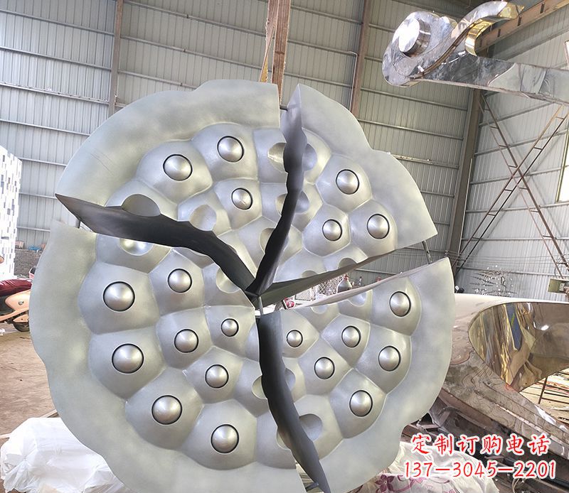 重庆不锈钢公园莲蓬景观雕塑