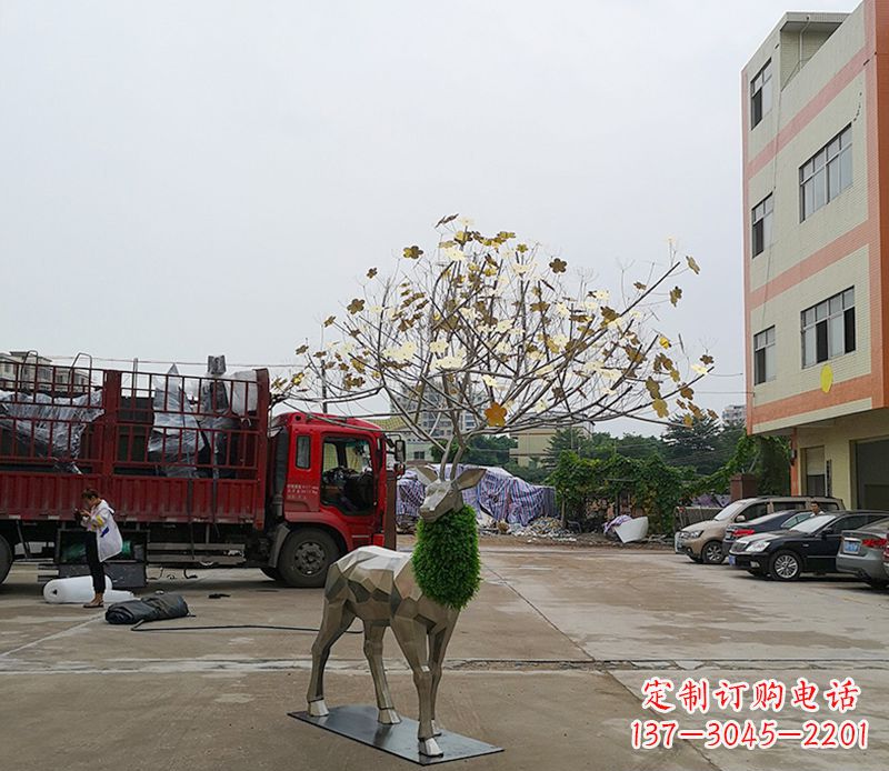 重庆不锈钢公园的梅花鹿雕塑