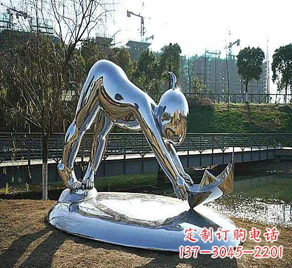 重庆不锈钢公园里的儿童雕塑