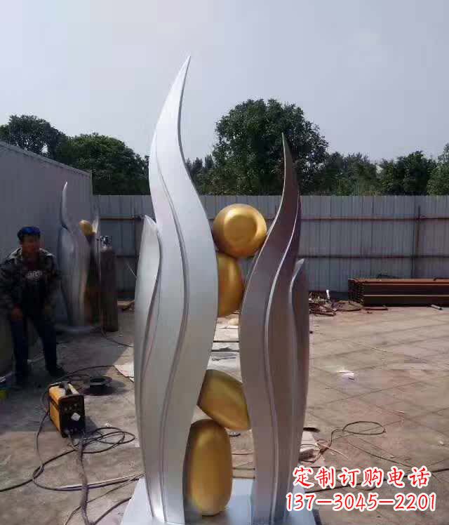 重庆不锈钢广场翅膀雕塑象征着自由之翼