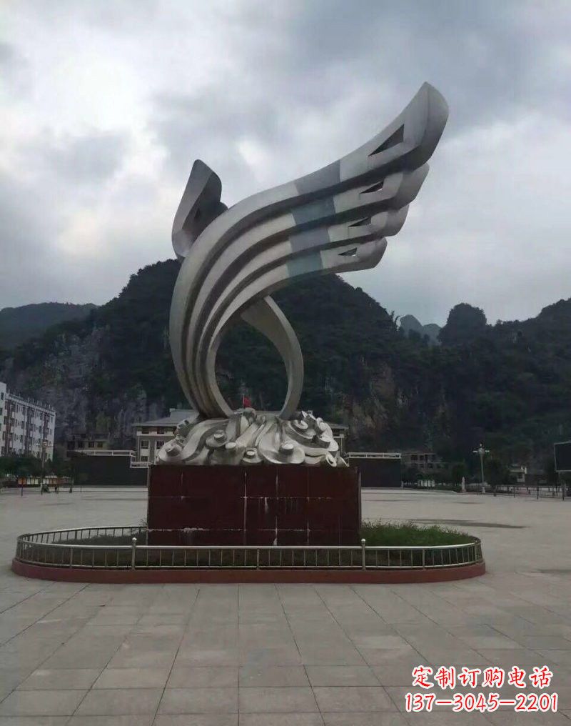 重庆翅膀雕塑——环绕不锈钢广场的精美艺术品