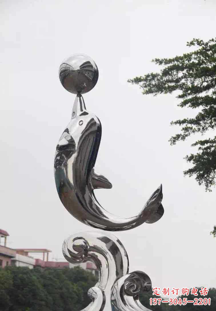 重庆海豚雕塑增添不锈钢广场的魅力