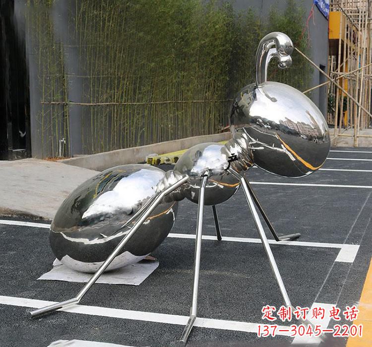 重庆不锈钢蚂蚁雕塑——象征力量与智慧