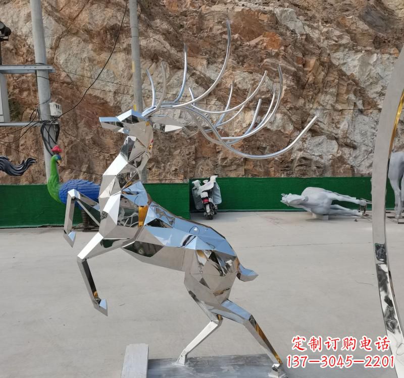 重庆梅花鹿雕塑美丽而神秘的存在