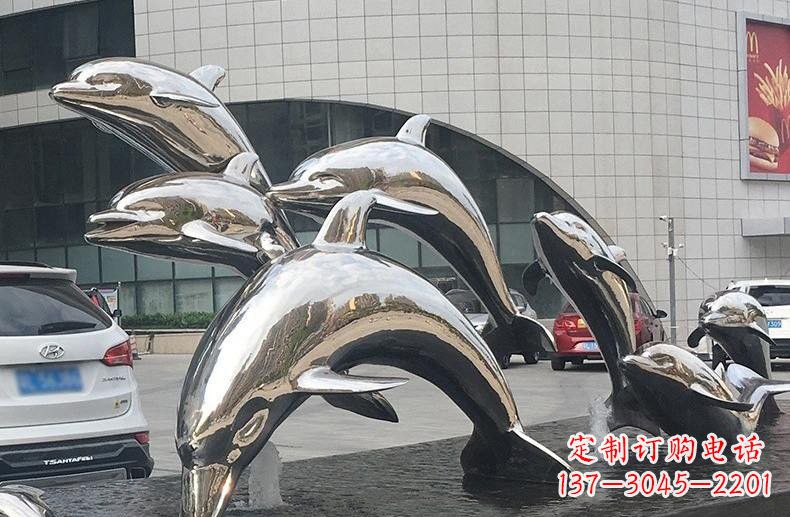 重庆海豚雕塑——不锈钢广场上的跳跃动态