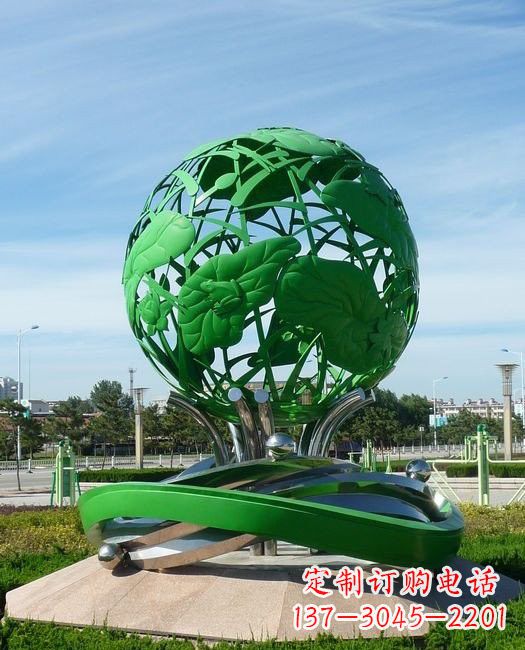 重庆荷叶穿梭的美丽雕塑