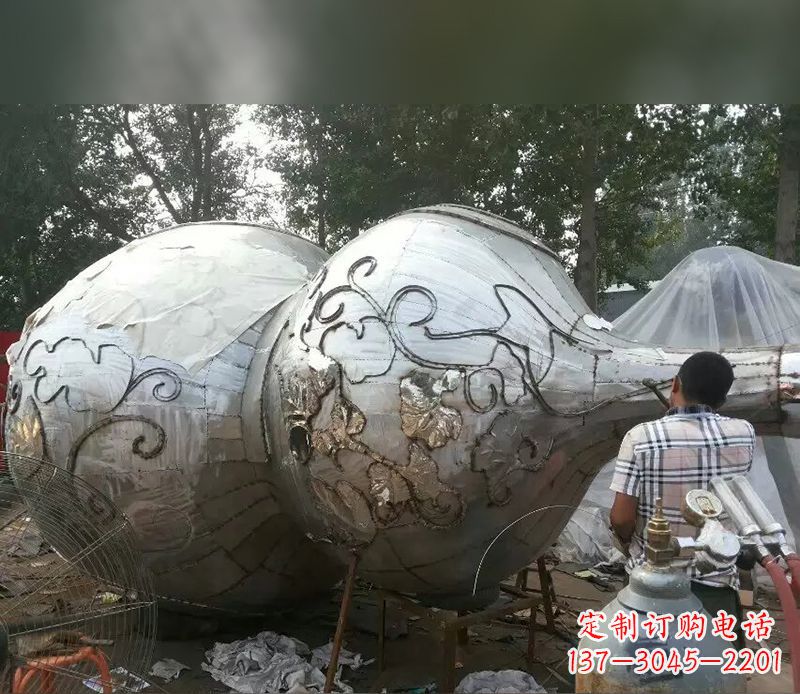 重庆不锈钢葫芦雕塑精美绝伦