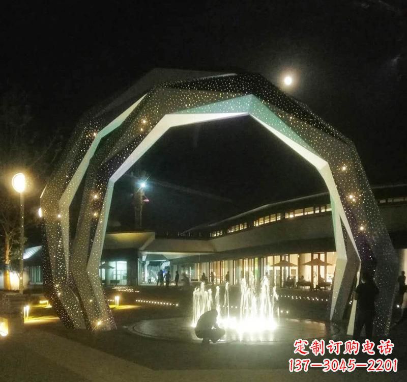 重庆不锈钢户外拱门雕塑精美线条点缀美景