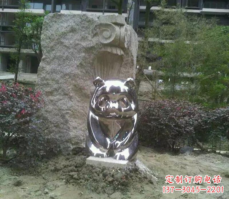 重庆不锈钢熊猫雕塑它的美丽与魅力