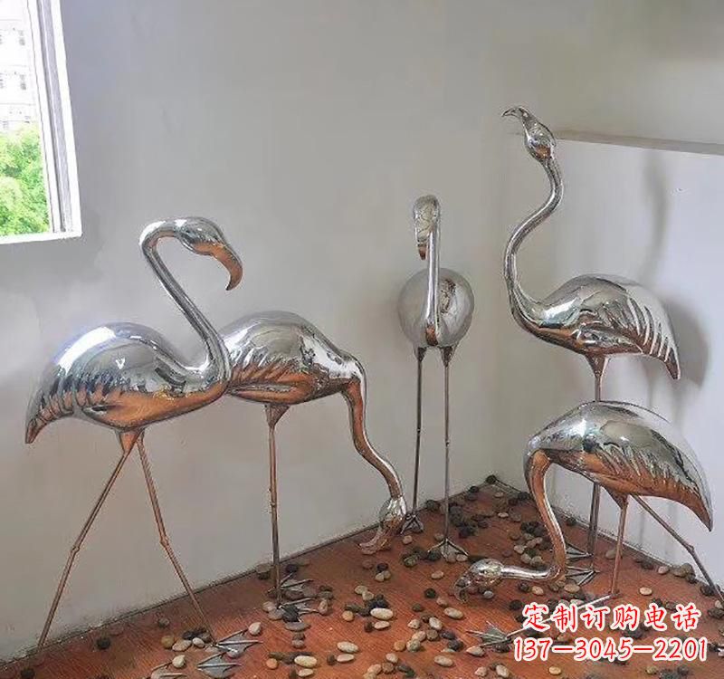 重庆不锈钢火烈鸟象征勇气与活力