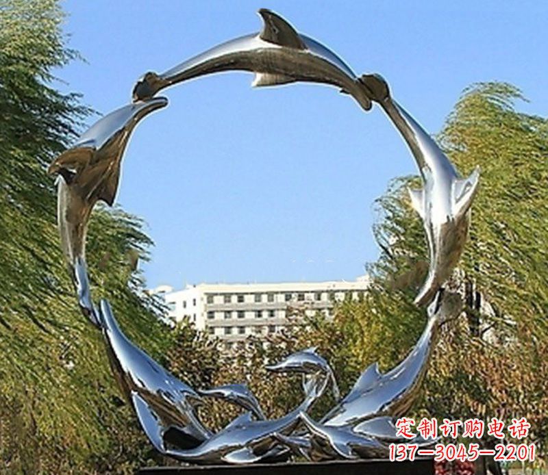 重庆该雕塑的内容、设计理念和文化意义。