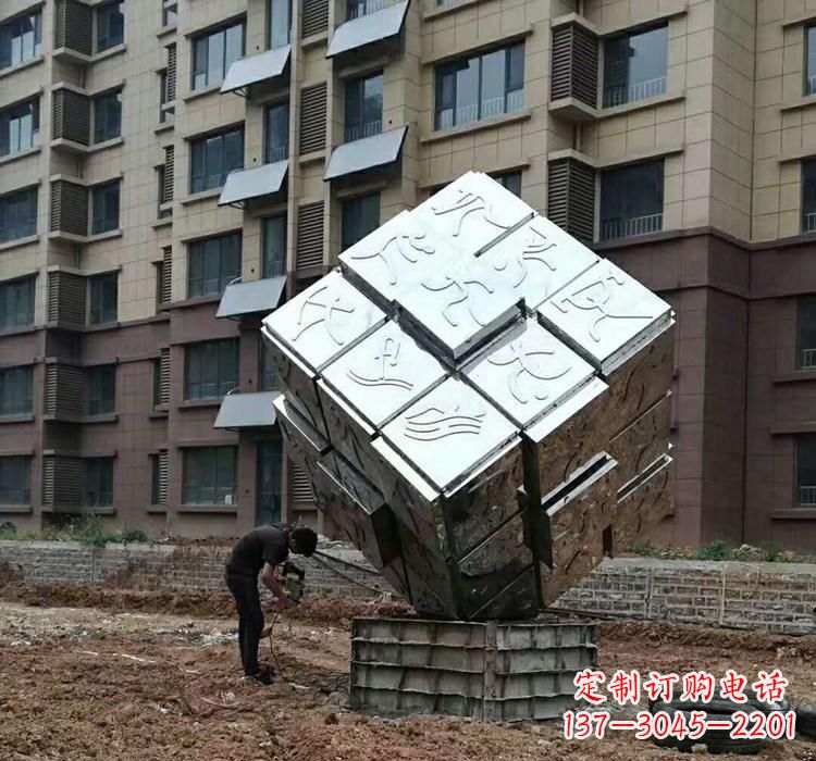 重庆不锈钢景观魔方雕塑——现代科技的精妙结合