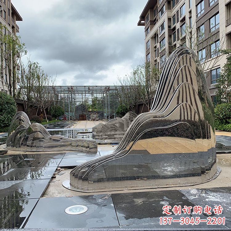 重庆不锈钢镜面假山雕塑给城市带来灵动之美