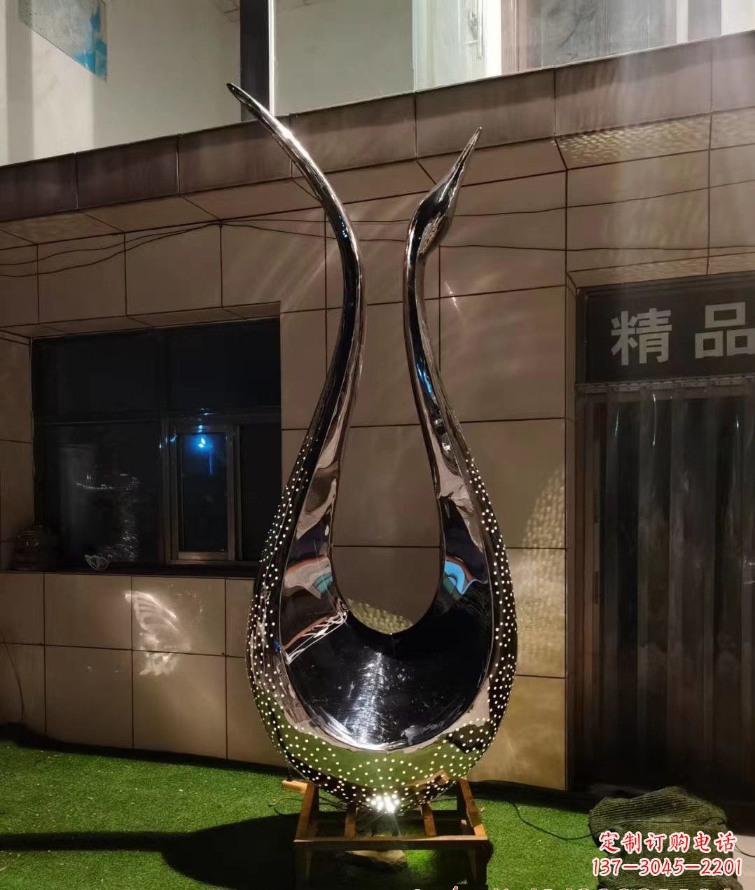 重庆不锈钢镜面天鹅雕塑——象征着美丽与坚强