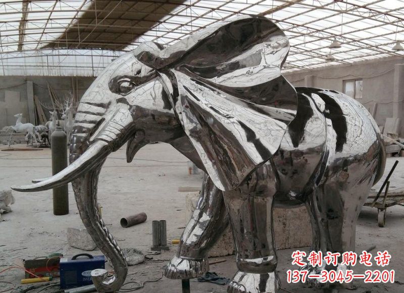 重庆不锈钢镜面大象雕塑——独特的艺术精品