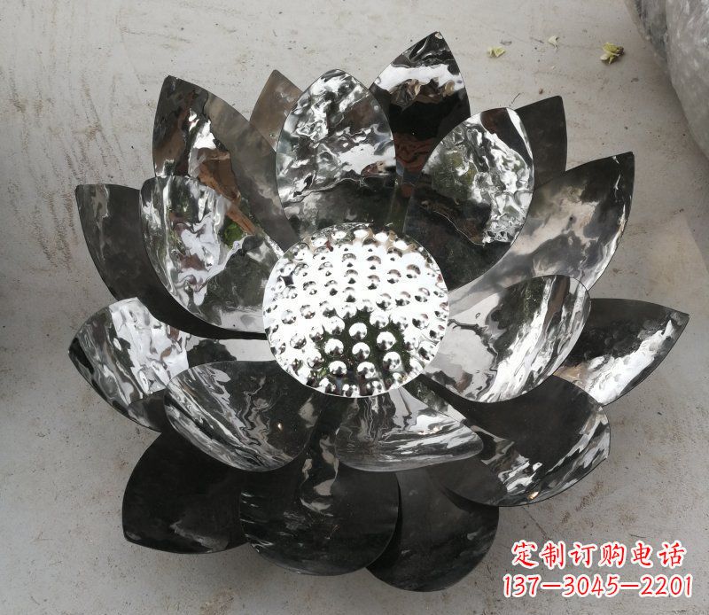 重庆不锈钢镜面的荷花雕塑——彰显美丽与恬静