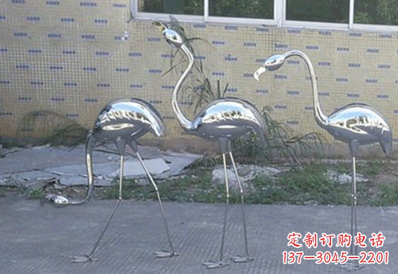 重庆不锈钢火烈鸟雕塑给人以美好的视觉享受