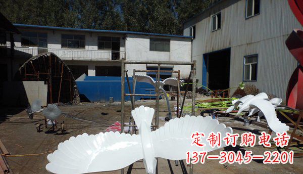 重庆不锈钢老鹰雕塑美丽的象征