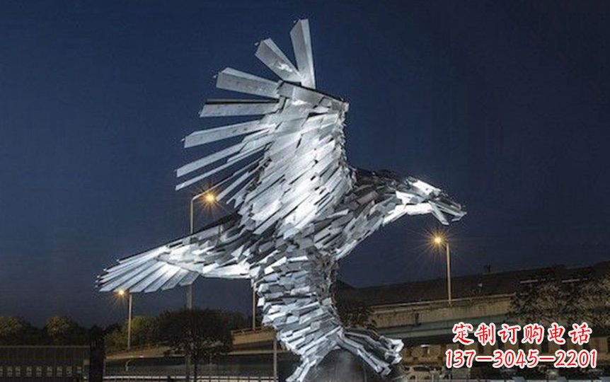 重庆金色老鹰展翅飞翔——不锈钢老鹰抓球广场景观雕塑