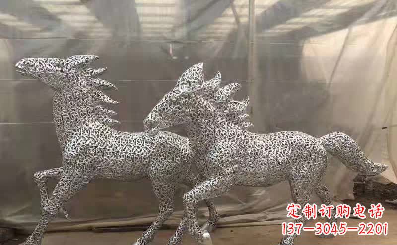 重庆不锈钢马雕塑精美而又富有动感