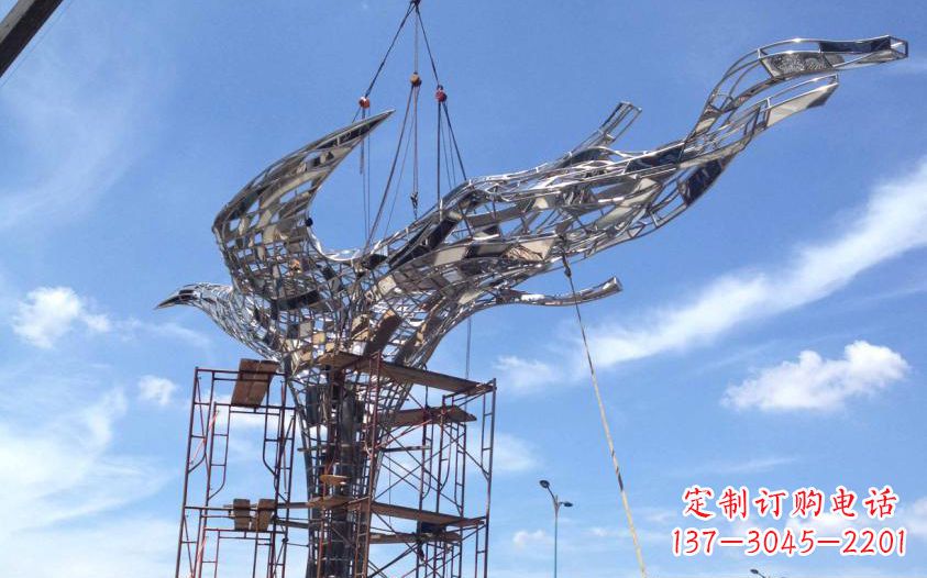 重庆不锈钢镂空鸽子雕塑美丽的象征