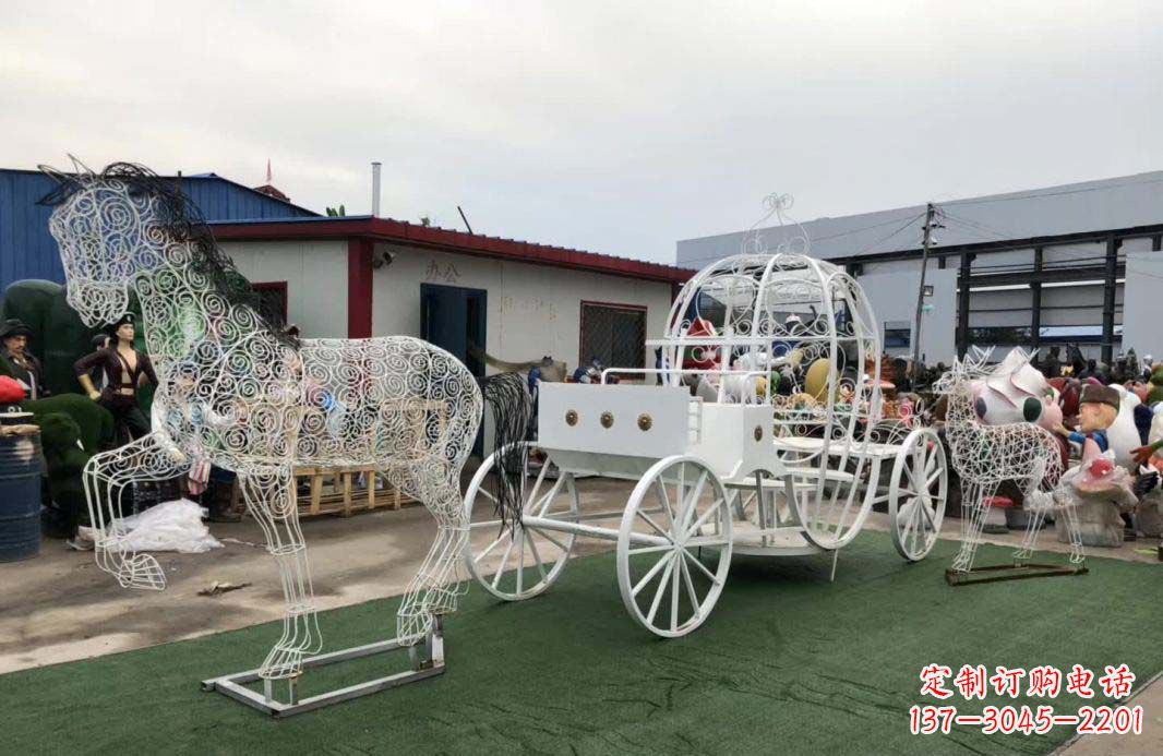 重庆不锈钢镂空欧式马车雕塑精美造型点缀空间