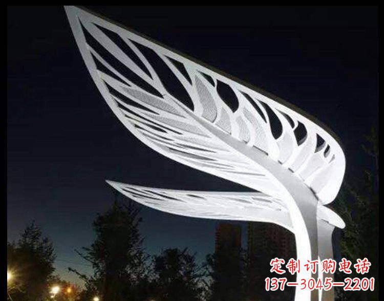 重庆不锈钢镂空树叶雕塑点缀景观
