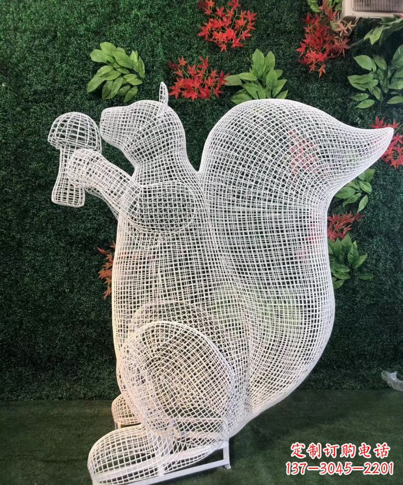 重庆不锈钢松鼠雕塑展现自然的美