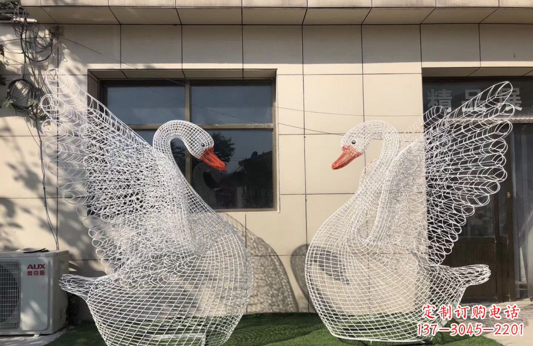 重庆不锈钢镂空天鹅雕塑象征着美丽的永恒
