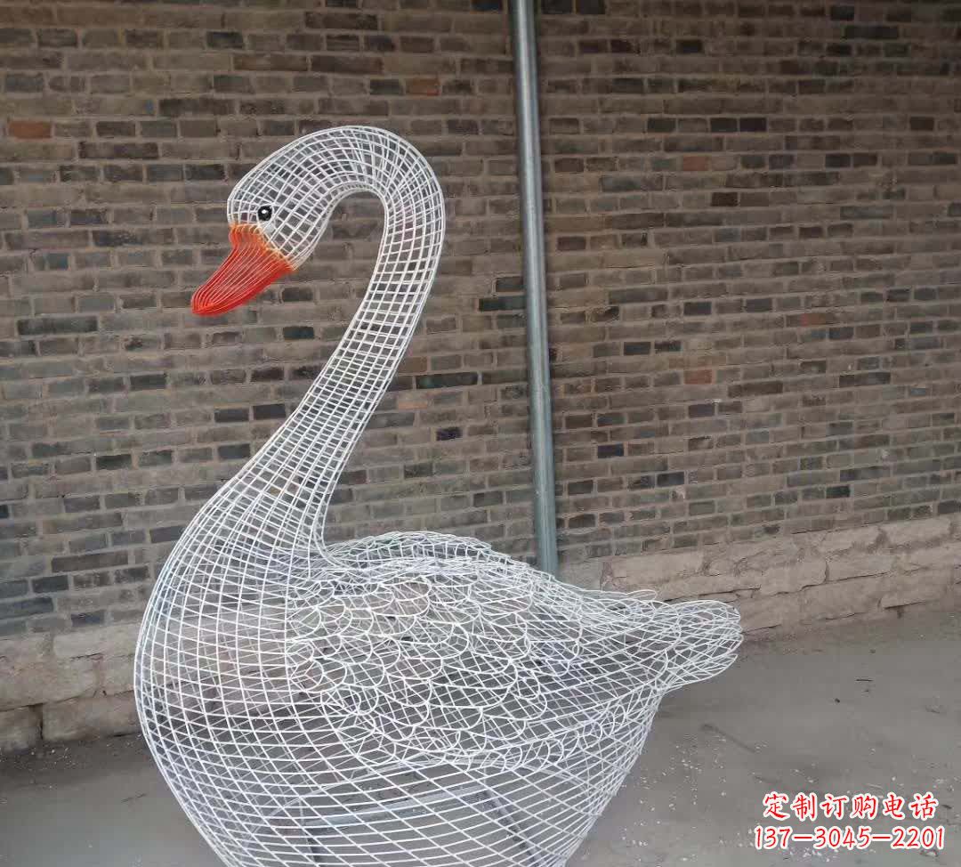 重庆不锈钢镂空天鹅雕塑精美而优雅