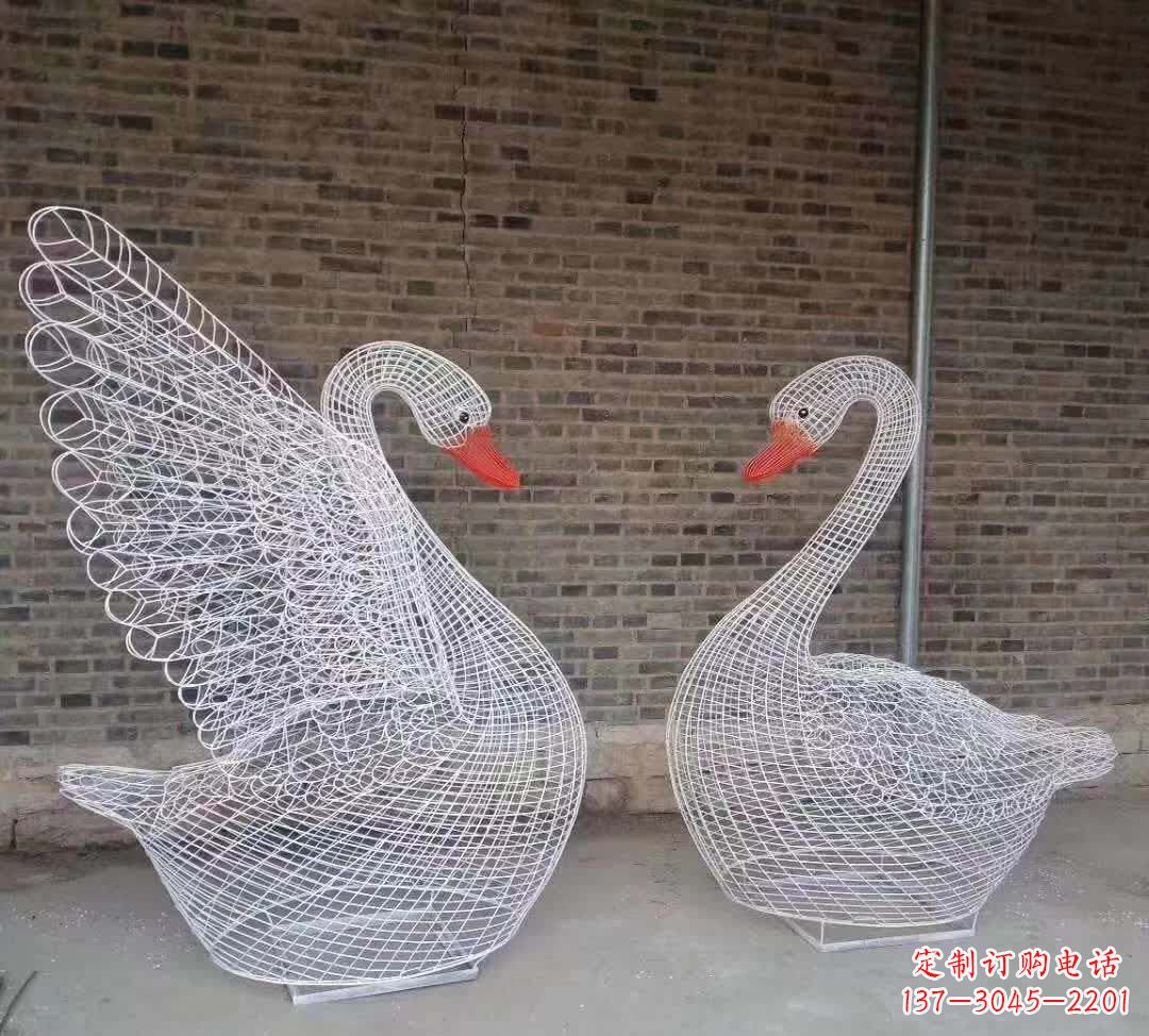 重庆不锈钢镂空天鹅雕塑——美丽动人