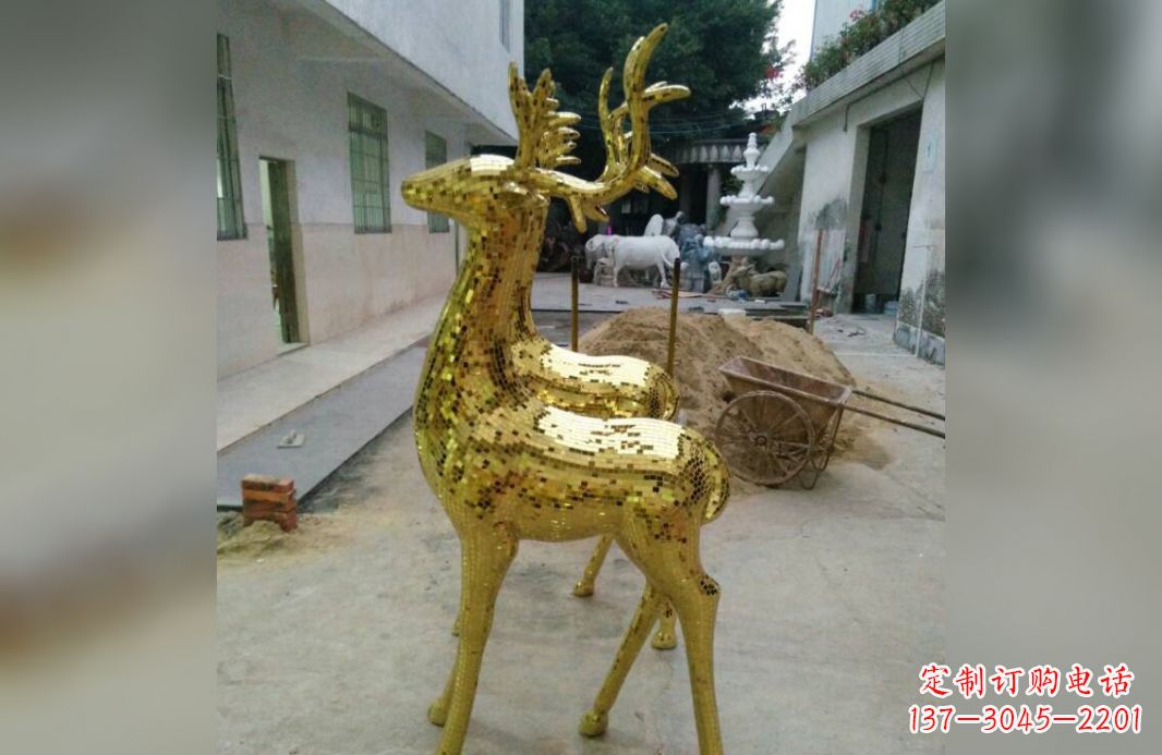 重庆不锈钢鹿公园的动物雕塑