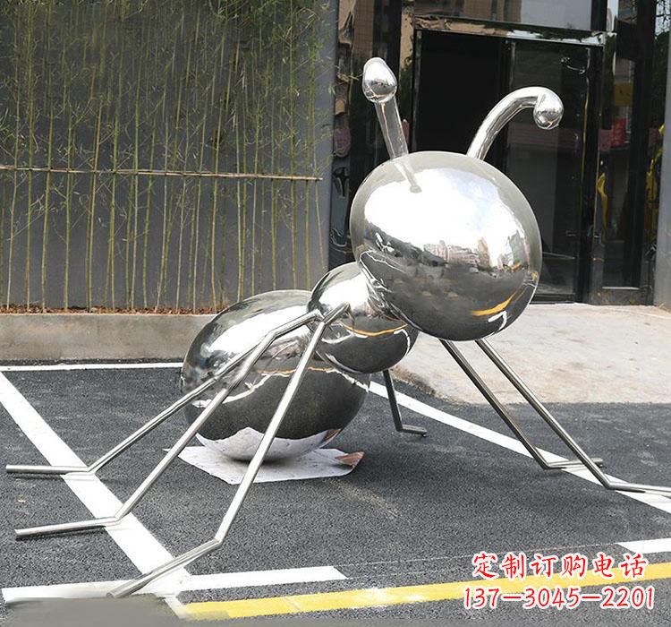 重庆不锈钢蚂蚁雕塑象征着勤劳与坚毅