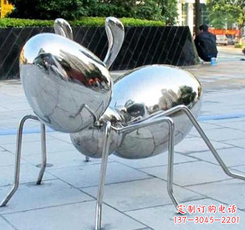 重庆不锈钢蚂蚁雕塑一座象征努力的艺术作品