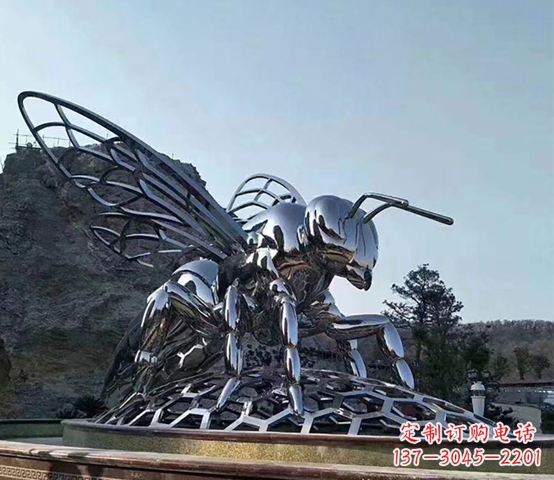 重庆不锈钢蜜蜂雕塑精美雕塑点缀环境