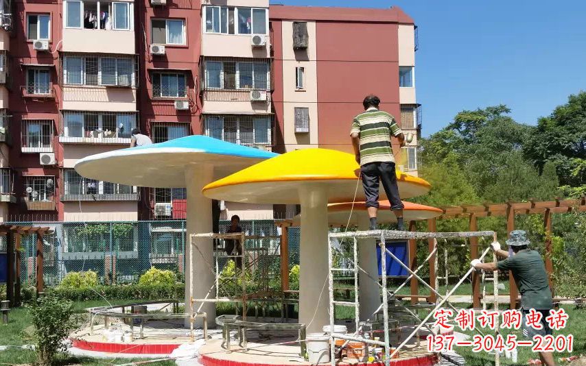 重庆不锈钢蘑菇凉亭——精美雕塑点缀绿意
