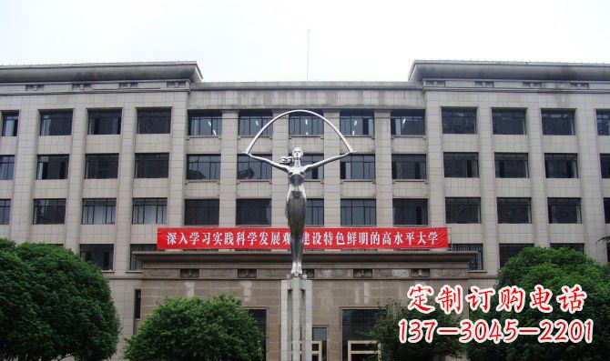 重庆纪念学生的不锈钢雕塑