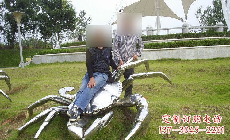 重庆不锈钢螃蟹雕塑艺术美化公园环境