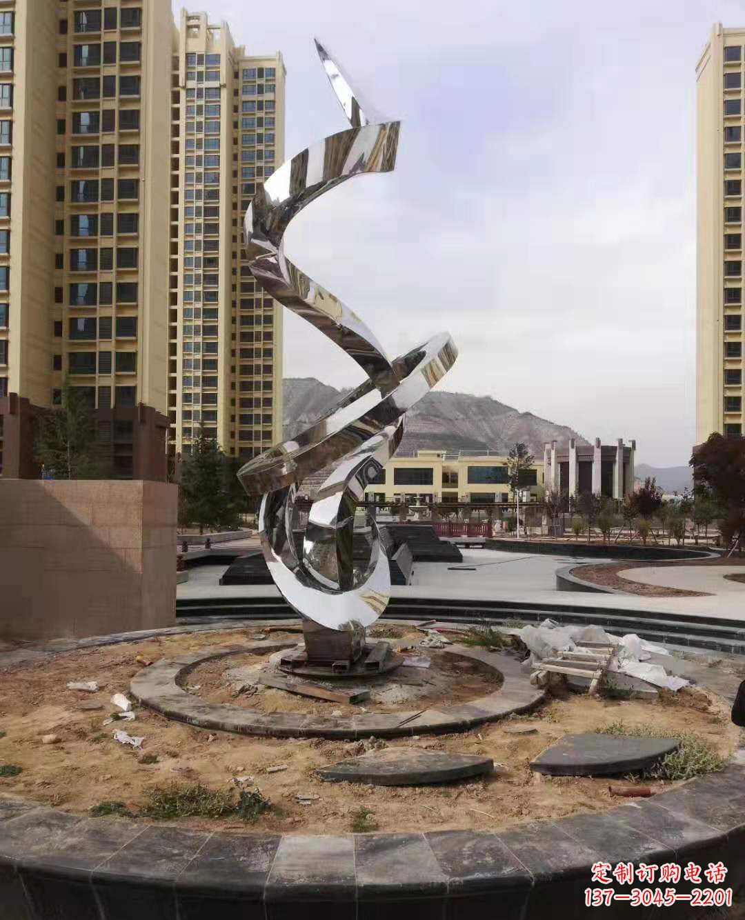 重庆飘带雕塑美化城市空间的艺术