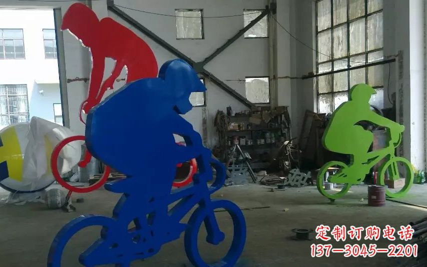 重庆不锈钢骑自行车的运动雕塑