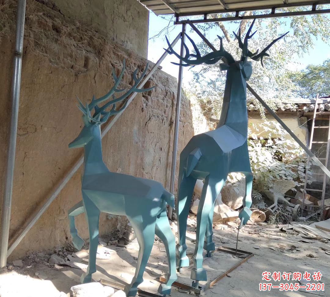 重庆不锈钢切面景观鹿雕塑——给景观增添优雅