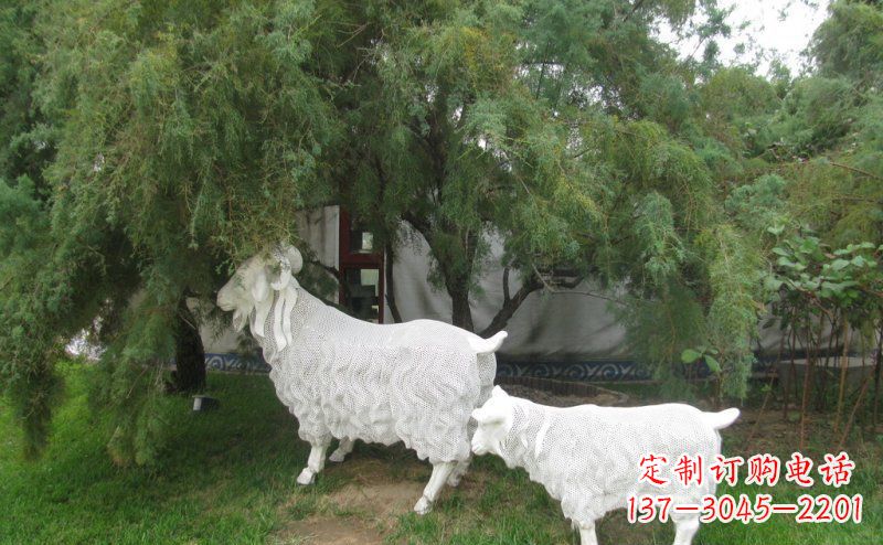 重庆不锈钢山羊雕塑静谧中的动态美