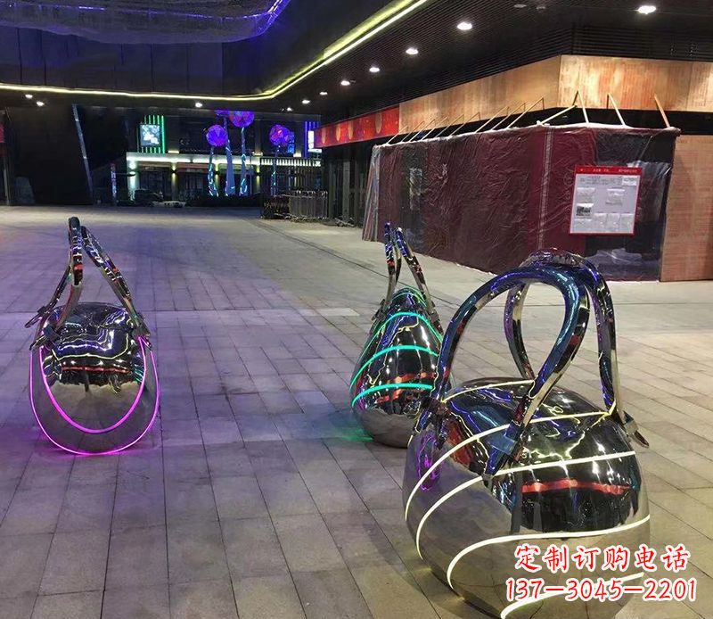 重庆不锈钢手提包雕塑精美艺术品